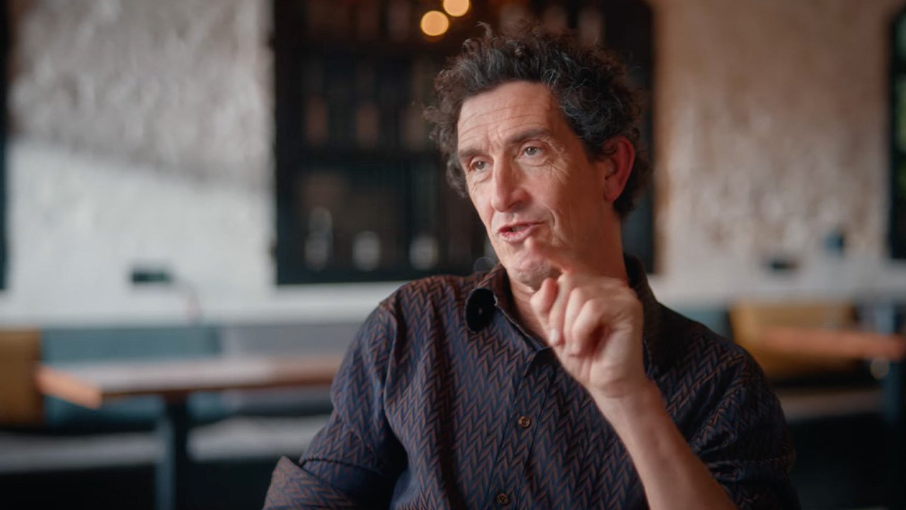 Robbie Ryan sat pointing